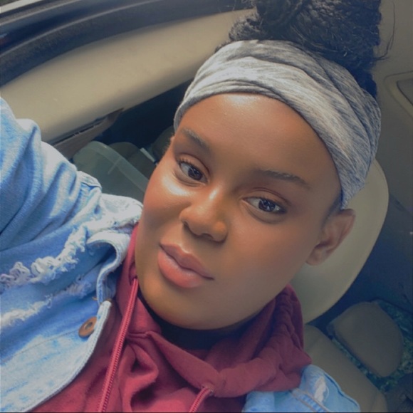 Meet your Posher, Olivia - Picture 1 of 1